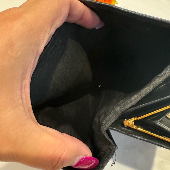 CHANEL Black Wallet - Picture 8 of 16